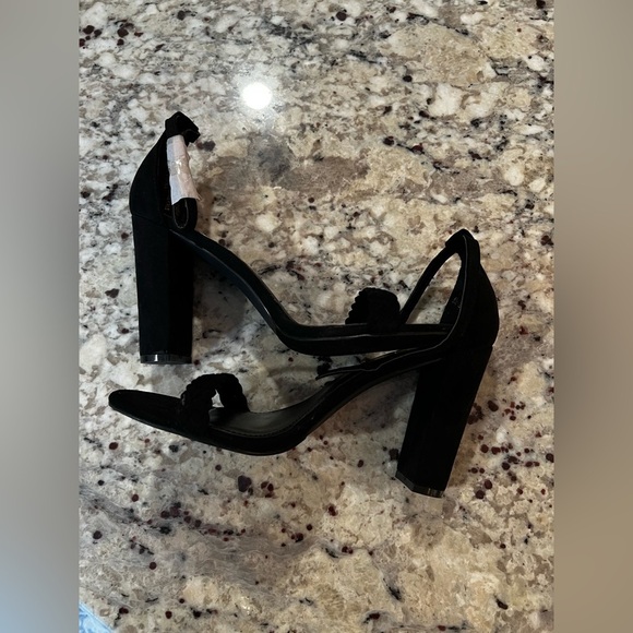 Lulu’s Black Suede Ankle Strap Heel 4” Size 9 - Picture 2 of 7